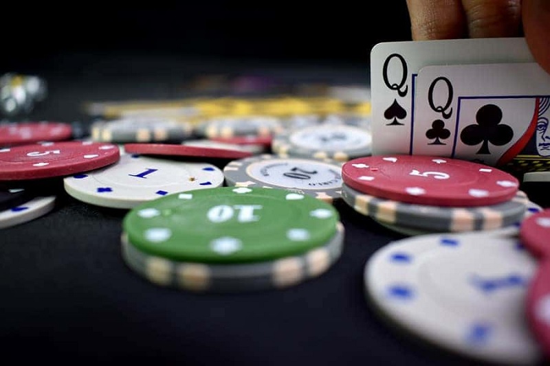 game bài poker trực tuyến